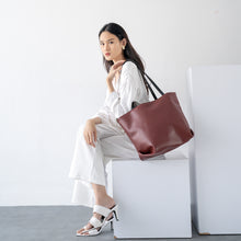 Load image into Gallery viewer, Ivonne Tote Bag Brown
