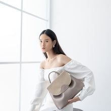 Load image into Gallery viewer, Lisse Handbag Honey