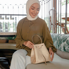 Load image into Gallery viewer, Silvertote Tas Bucket Wanita Lexy Bucket Bag Creme