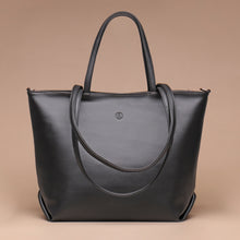 Load image into Gallery viewer, Ivonne Tote Bag Black
