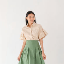 Load image into Gallery viewer, Silvertote Apparel Pakaian Wanita Angel Puff Top
