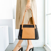Load image into Gallery viewer, Silvertote Tas Tote Wanita Bella Totebag Black Brown
