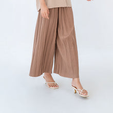 Load image into Gallery viewer, Silvertote Apparel Pakaian Wanita Jana Kulot Plisket Pants
