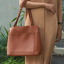 Load image into Gallery viewer, Tas Tote Wanita Silvertote Nathalie Brown
