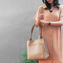 Load image into Gallery viewer, Tas Tote Wanita Silvertote Nathalie Khaki
