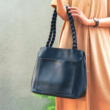 Load image into Gallery viewer, Tas Tote Wanita Silvertote Nathalie Navy
