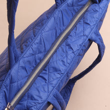 Load image into Gallery viewer, Tas Tote Wanita Silvertote Mia Pillow Blue Electric
